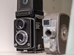Vintage cameras displayed on a shelf